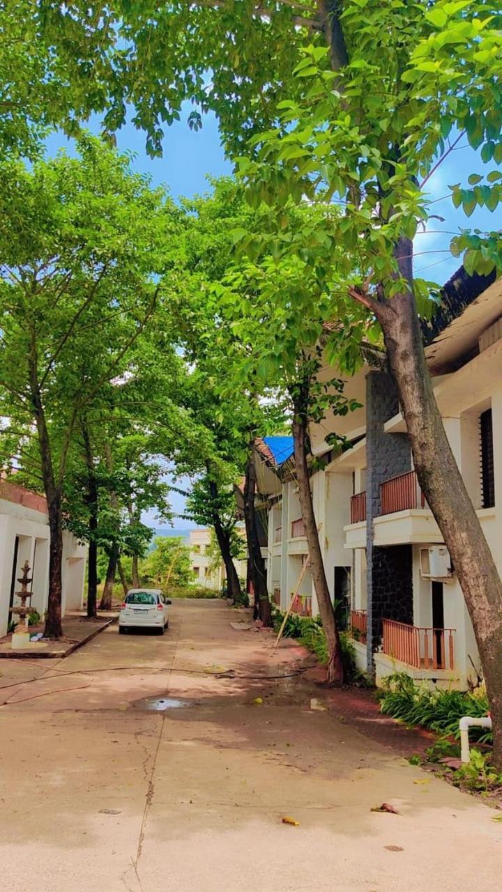 Indus Valley Resort Лонавала Екстериор снимка